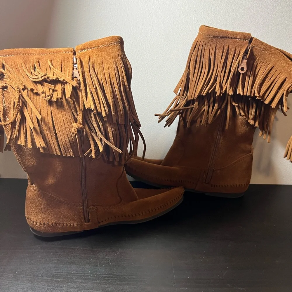 Like New Minnetonka Leather Fringe Boots - Picture 4 of 7